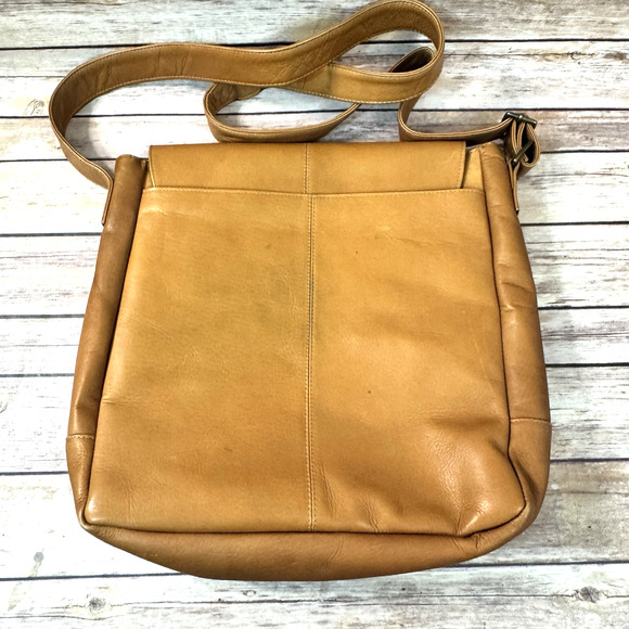 Le Donne Leather Collection Vintage Minimalist Crossbody Messenger Bag - Picture 3 of 15